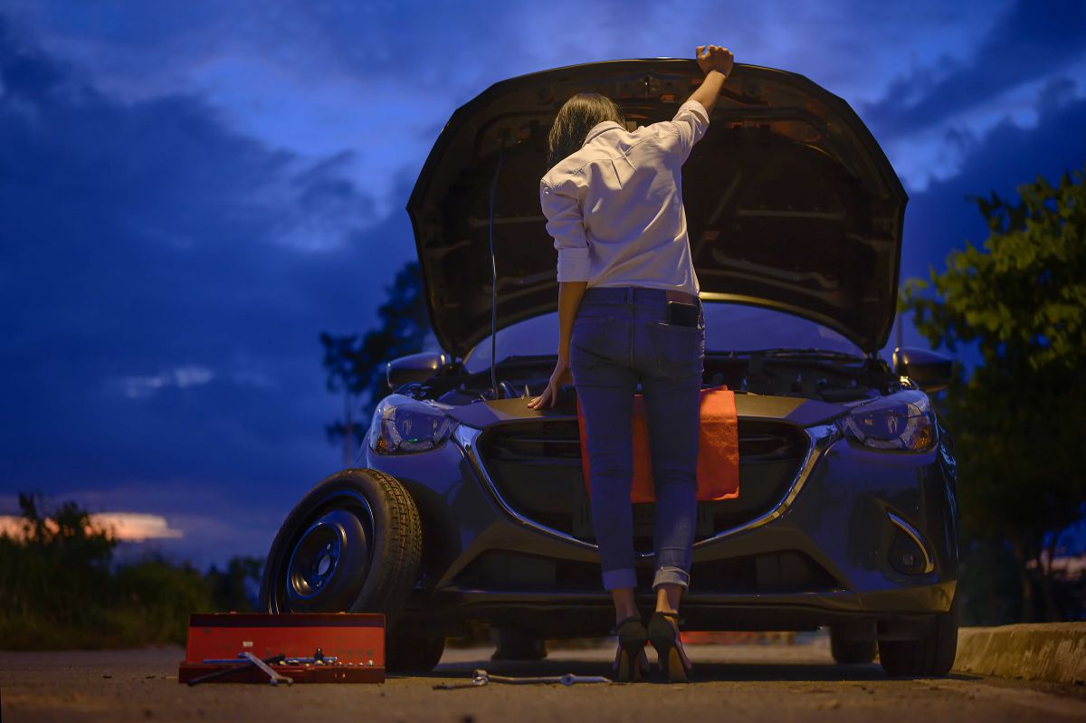 Auto je stao usred ničega. Telefon je imao 6% baterije. I onda šok: čovek koji me nikad nije video rekao je: „Dolazim za 45 minuta.“